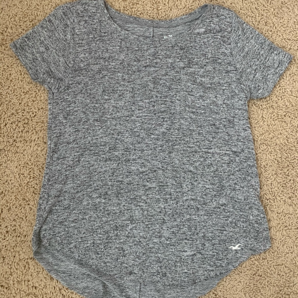 hollister gray shirt with pocket size small